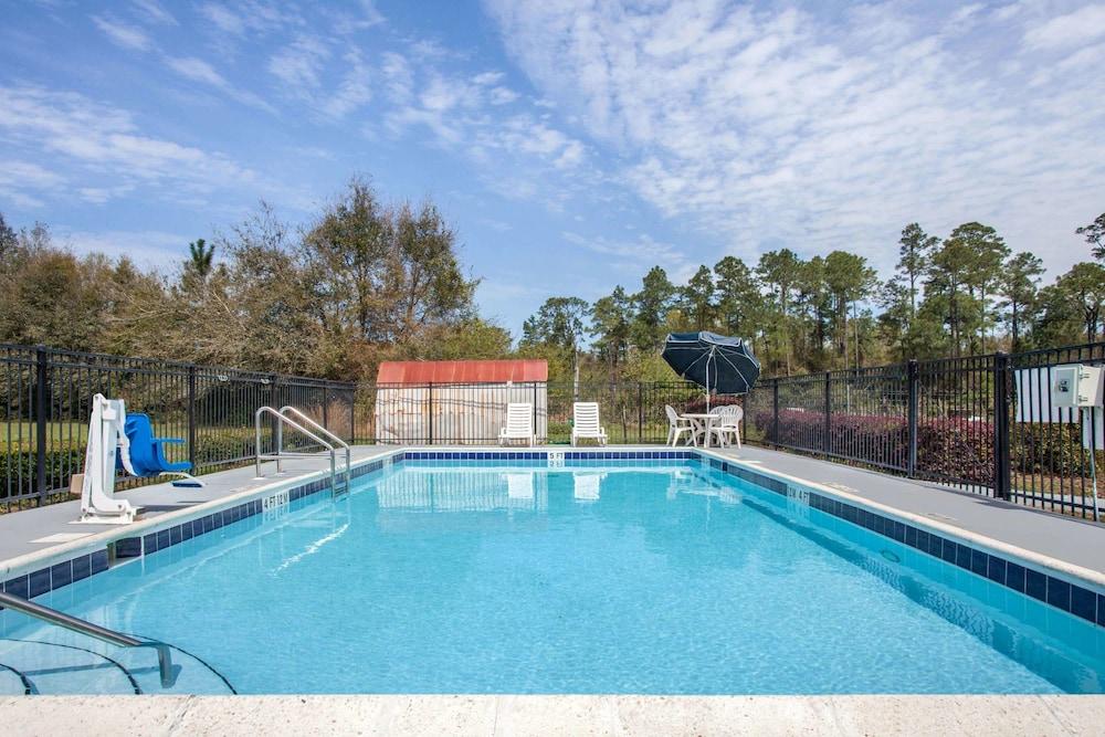 Days Inn By Wyndham Pensacola I-10 Ferry Pass Kültér fotó